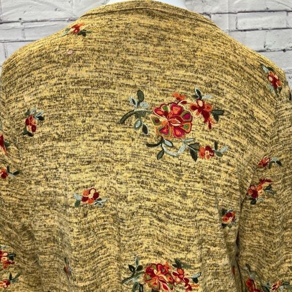 Fig and Flower Womens Tan Floral Embroidered Knitted Cardigan Sweater Size 3X - Picture 4 of 7